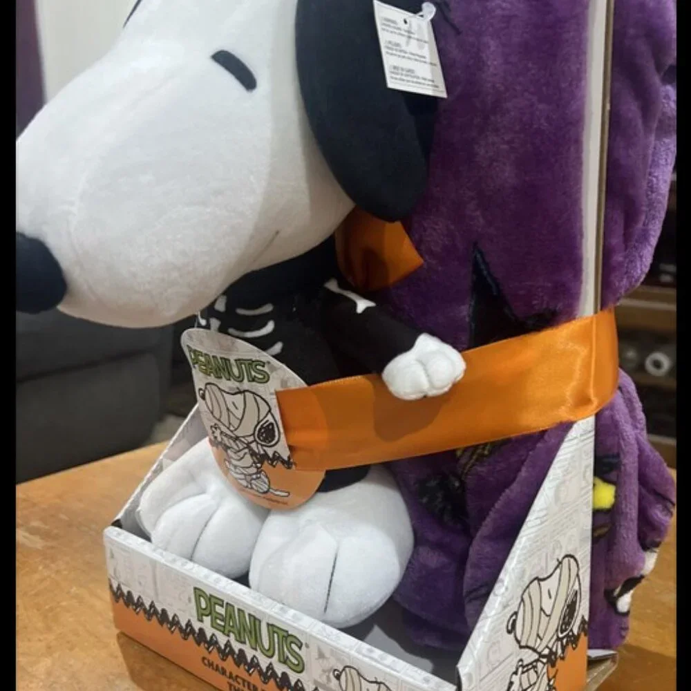 Peanuts Spooky Snoopy Pillow & 40